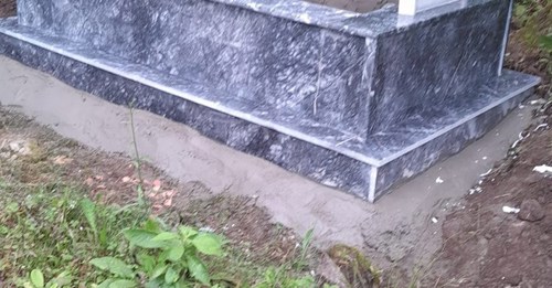 Bursa Siyah Mermer Mezar