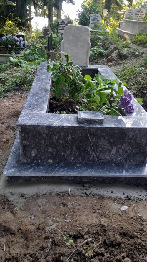 Bursa Siyah Mermer Mezar