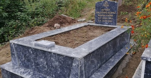 Bursa Siyah Mermer Mezar